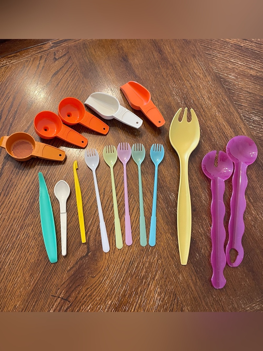 Tupperware vintage assorted 16 piece utensil lot